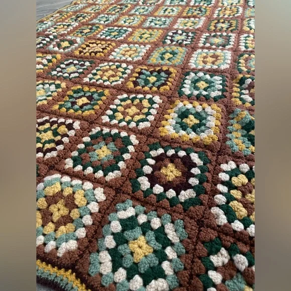 Granny Square Vintage Crochet Lap/Throw Blanket Handmade 🤎💛💚 - Picture 3 of 9